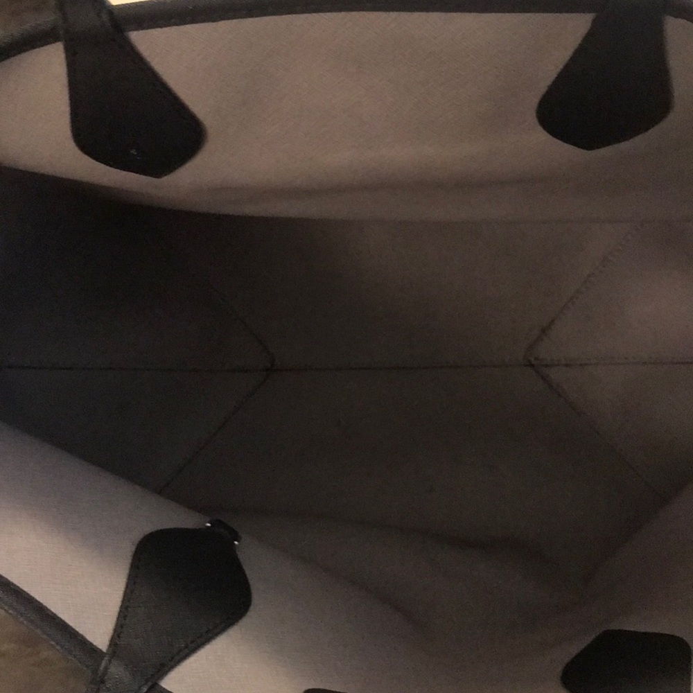 Michael Kors- Black Tote w/ zipper pouch- EUC - Picture 4 of 5